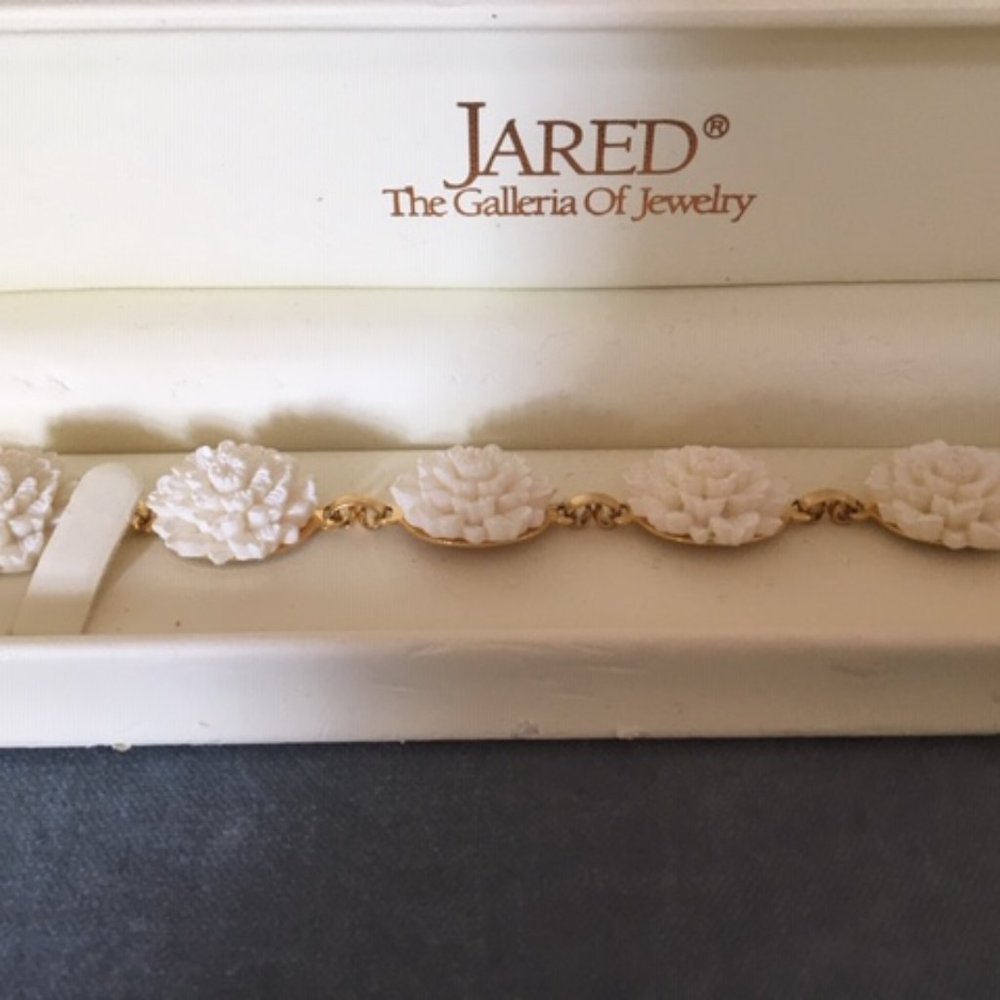Vintage flower bracelet